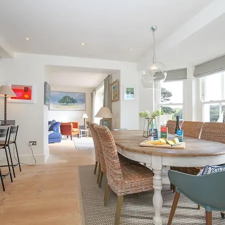 Beachfront With Spectacular Sea Views Holiday home